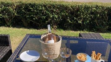 Apartment | Outdoor dining