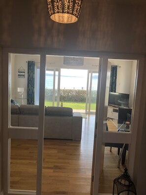 Apartamento | Sala de estar | Una chimenea