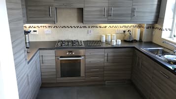 Apartment | Private kitchen | Fridge, microwave, oven, stovetop