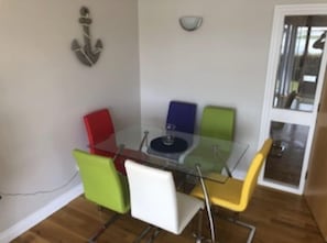 Appartement | Cuisine privée | Réfrigérateur, four à micro-ondes, un four, surface de cuisson