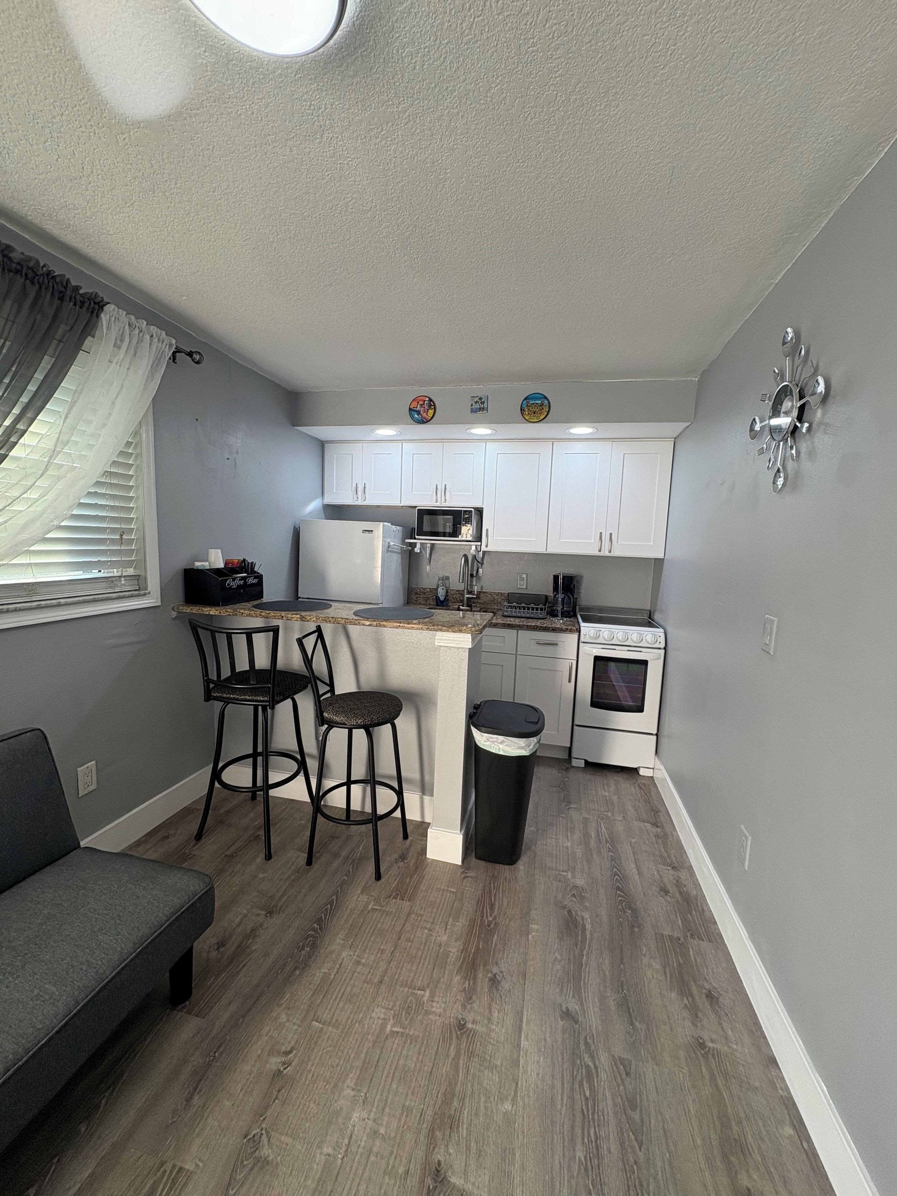 雪櫃、微波爐、焗爐、咖啡機/沖茶器