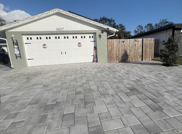 Property grounds - DFGMoments#1 (Tampa)