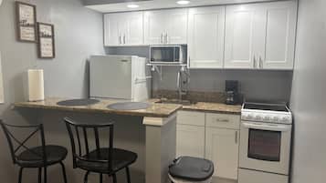 Fridge, microwave, oven, coffee/tea maker