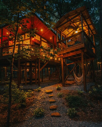 WANDERLUST TREEHOUSE REAL LIFE FAIRYTALE FOR TWO.HIDDEN DEEP IN THE WOODS
