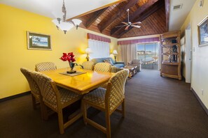 Appart'hôtel, 2 chambres | Restauration dans la chambre