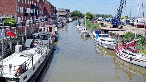 A canal lined with boats, a crane, and buildings. - The Stable was renovated in 2020 to enhance your stay in the Canterbury area. (Womenswold, near Canterbury)