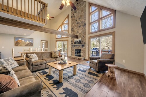 "Wine Down" Close to JFBB Skiing, Community Pool, Lake, Beach, Private Hot Tub, Grill, Pool Table