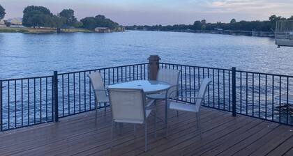 Elm Lodge - Lake House w/ Pool, Dock, 100' Lake Front, Large Yard w/ Great Views