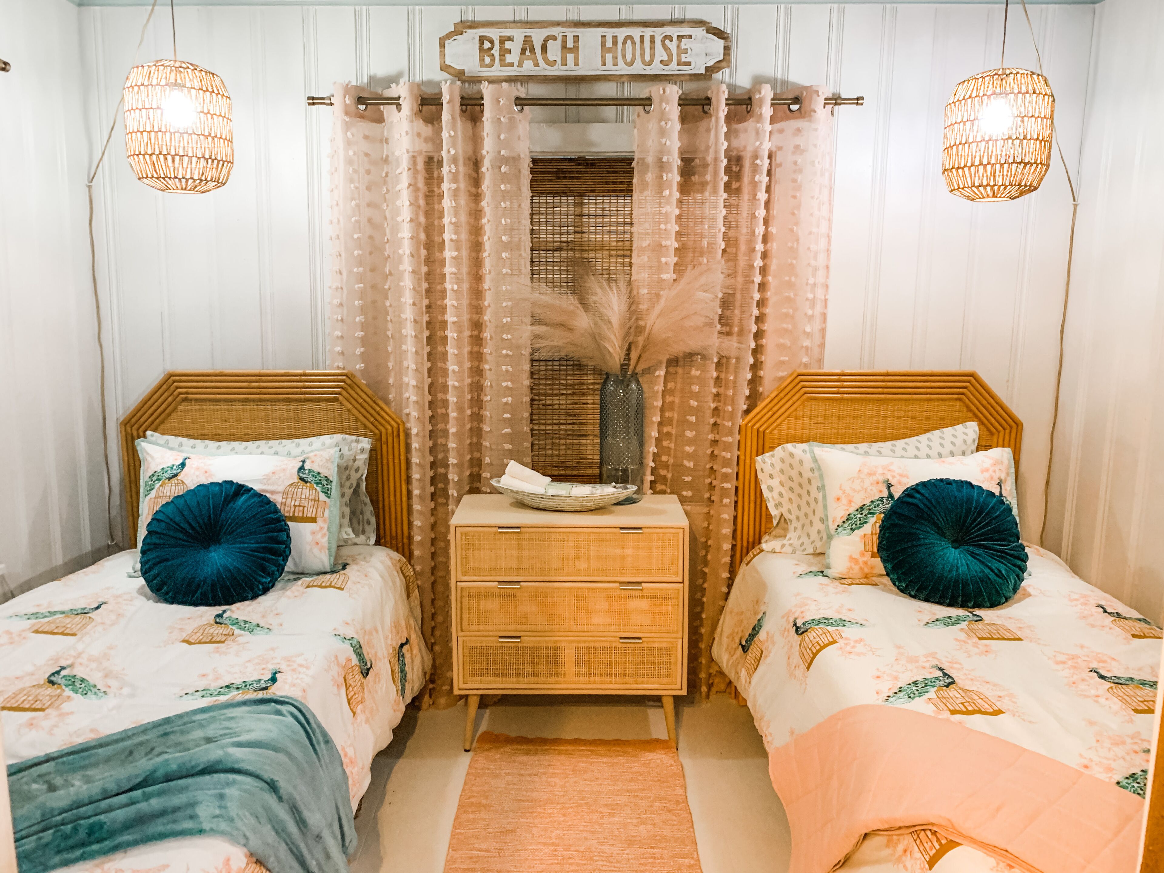 100 Steps to beach professionally decorated 1/1 Peacock Beach Cabana