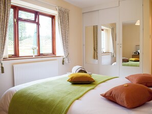 1 bedroom, free WiFi, bed sheets - Enjoy the peaceful surroundings of the Herefordshire countryside. (Little Cowarne, near Bromyard)