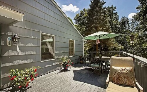 Total privacy and relaxation in a secluded 3 bed/ 2 bath house on 5 acres.