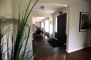Interior - Alba Cottage with Brand New Pool (Niagara-on-the-Lake)