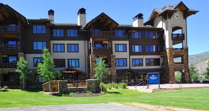 Family Friendly Ski in/Ski Out with gorgeous view!