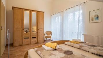 2 bedrooms, iron/ironing board, free WiFi, bed sheets