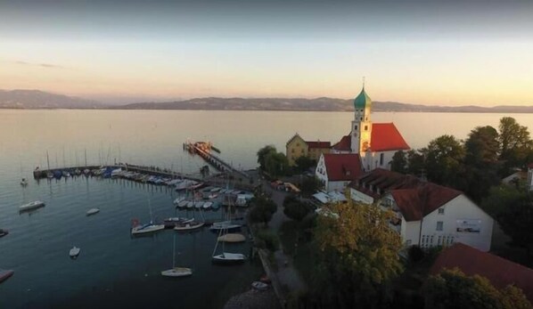 Marina - Apartment 'Haus Sonnenseite Pfänder' with Mountain View, Balcony and Wi-Fi (Wasserburg)