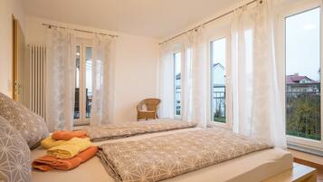 2 bedrooms, iron/ironing board, free WiFi, bed sheets