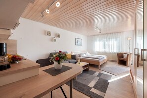 TV - Apartment "Möhrle" with Mountain View, Terrace & Wi-Fi (Salem-Tüfingen)