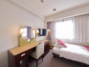 Desk, laptop workspace, free WiFi, bed sheets