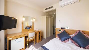 Basic Twin Room, Non Smoking | Desk, laptop workspace, free WiFi, bed sheets