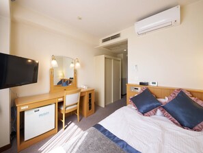 Eenvoudige Twin kamer, niet-roken | Een bureau, een laptopwerkplek, gratis wifi, beddengoed