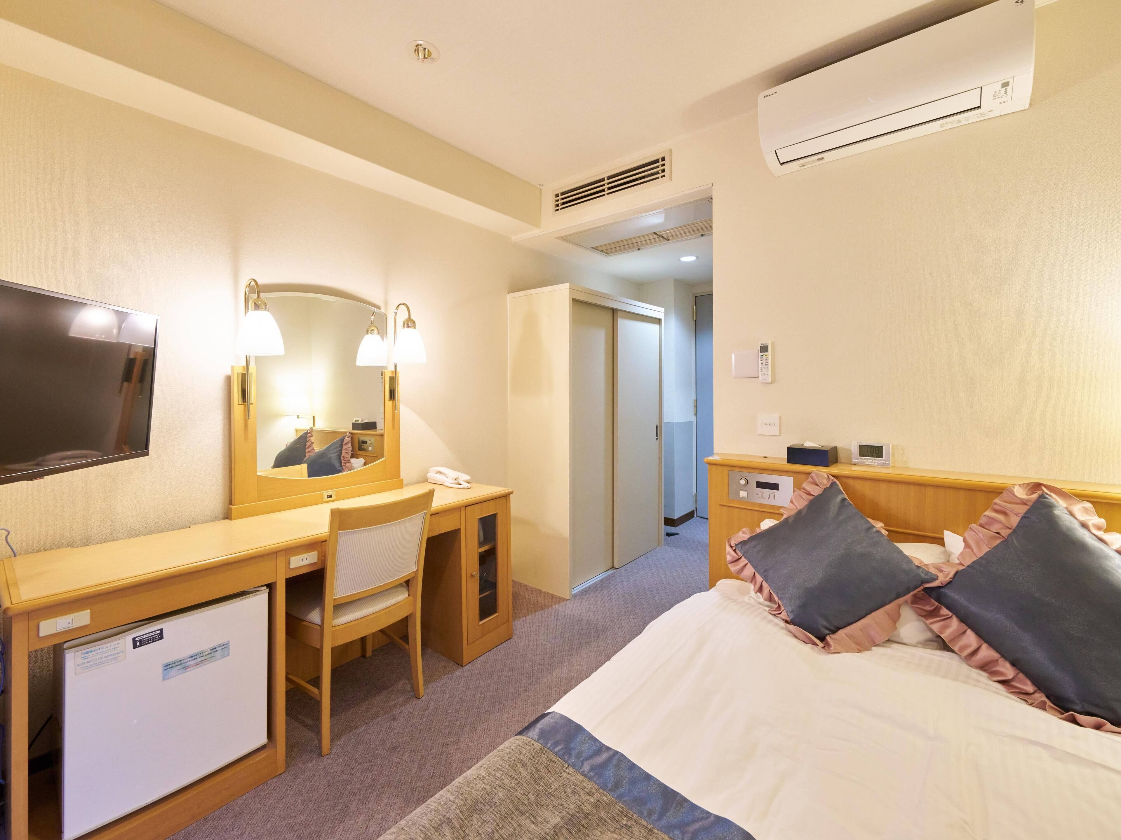 Business Double Room, Non Smoking | Desk, laptop workspace, free WiFi, bed sheets
