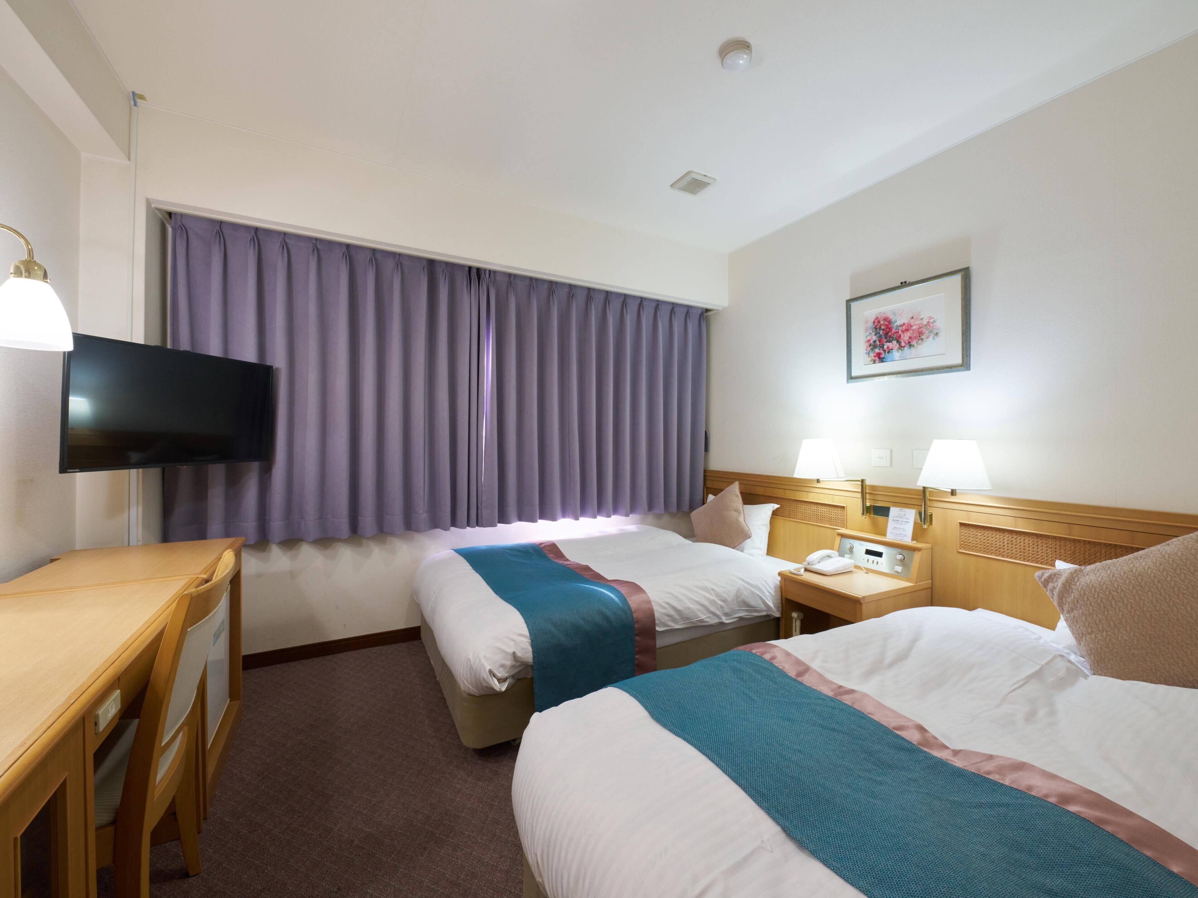 デスク、ノートパソコン用作業スペース、WiFi (無料)、ベッドシーツ