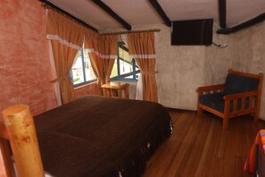 Chambre Confort avec lits jumeaux (Shuk) | Bureau, système d’insonorisation, fer et planche à repasser