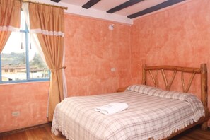 Single Room (Kimsa) | Desk, soundproofing, iron/ironing board, free WiFi - Hotel Achik Wasi (Saraguro)