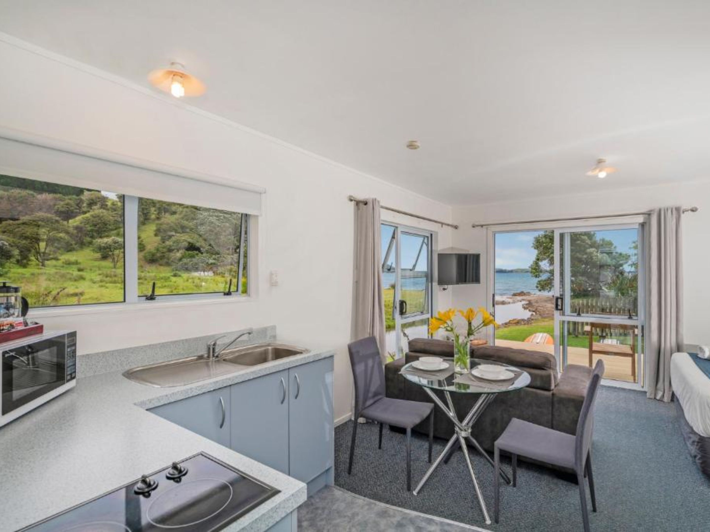 Park Motel - Studio | Private kitchenette | Oven, stovetop, dishwasher, toaster