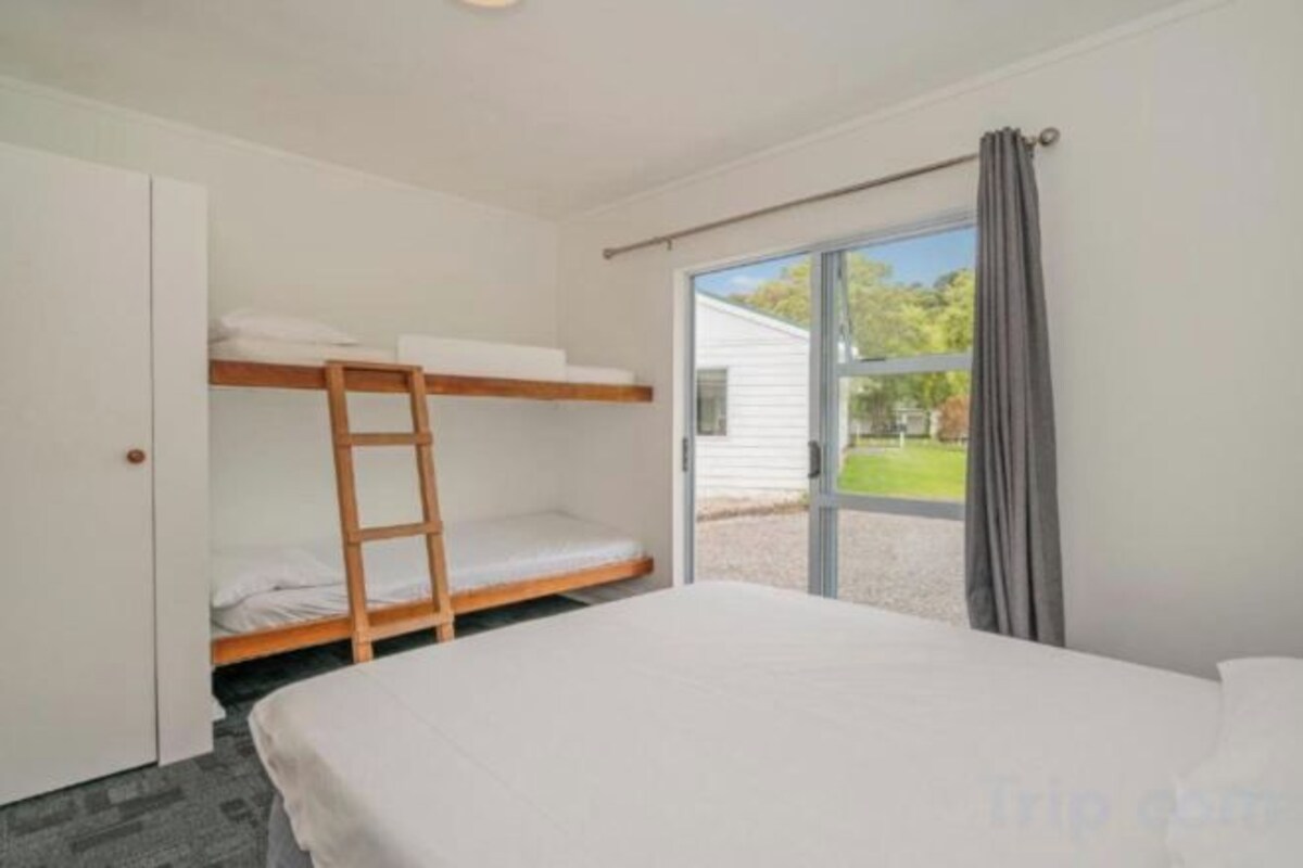 Lodge Room for 4 - Shared bathrooms