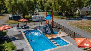 Outdoor pool, pool loungers