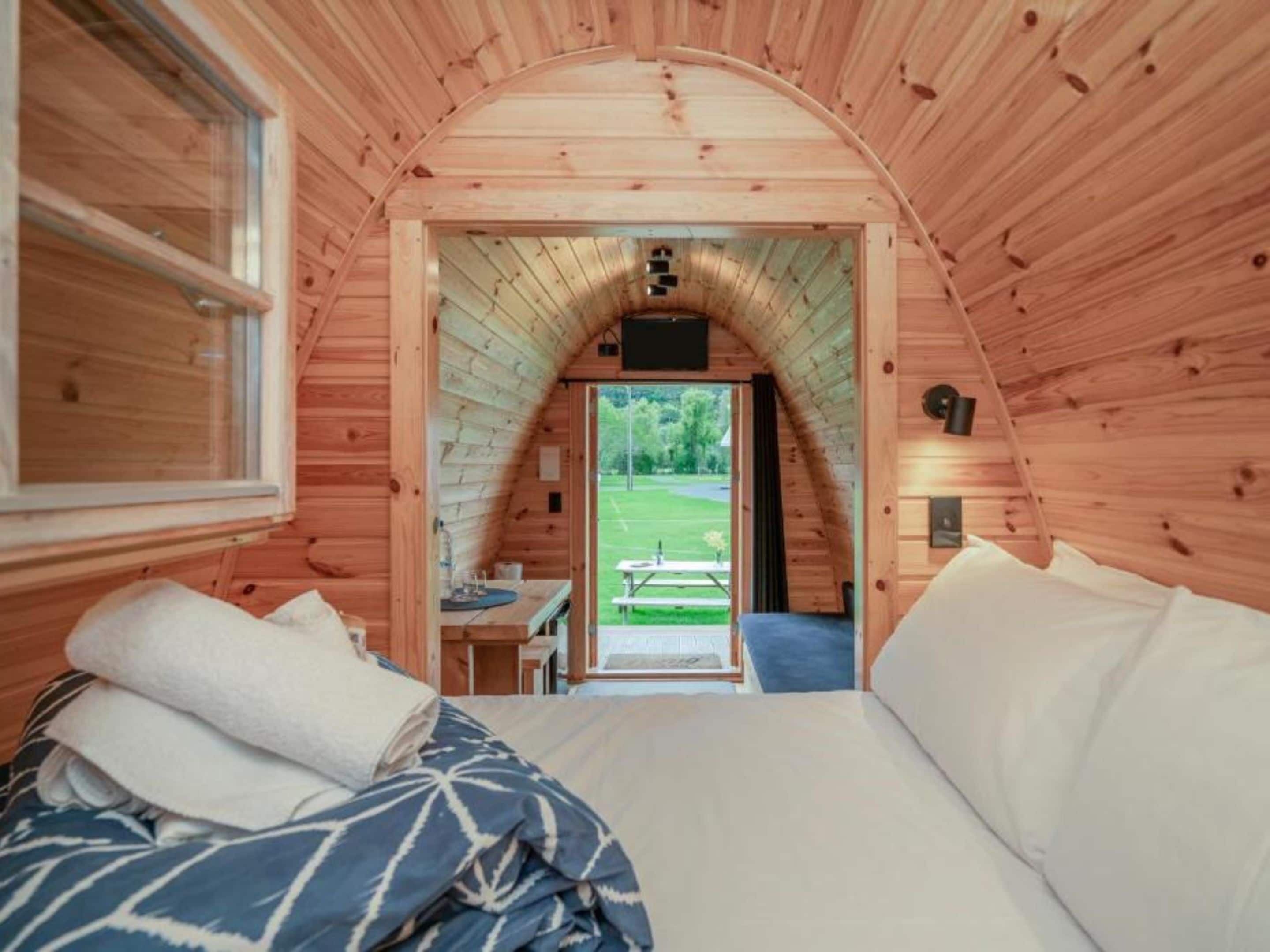 Standard Glamping Pod | Décoration personnalisée, ameublement personnalisé, Wi-Fi gratuit