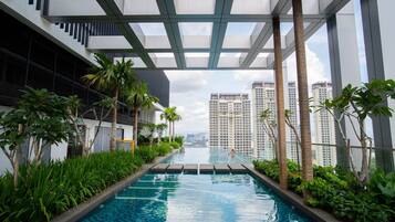 2 outdoor pools