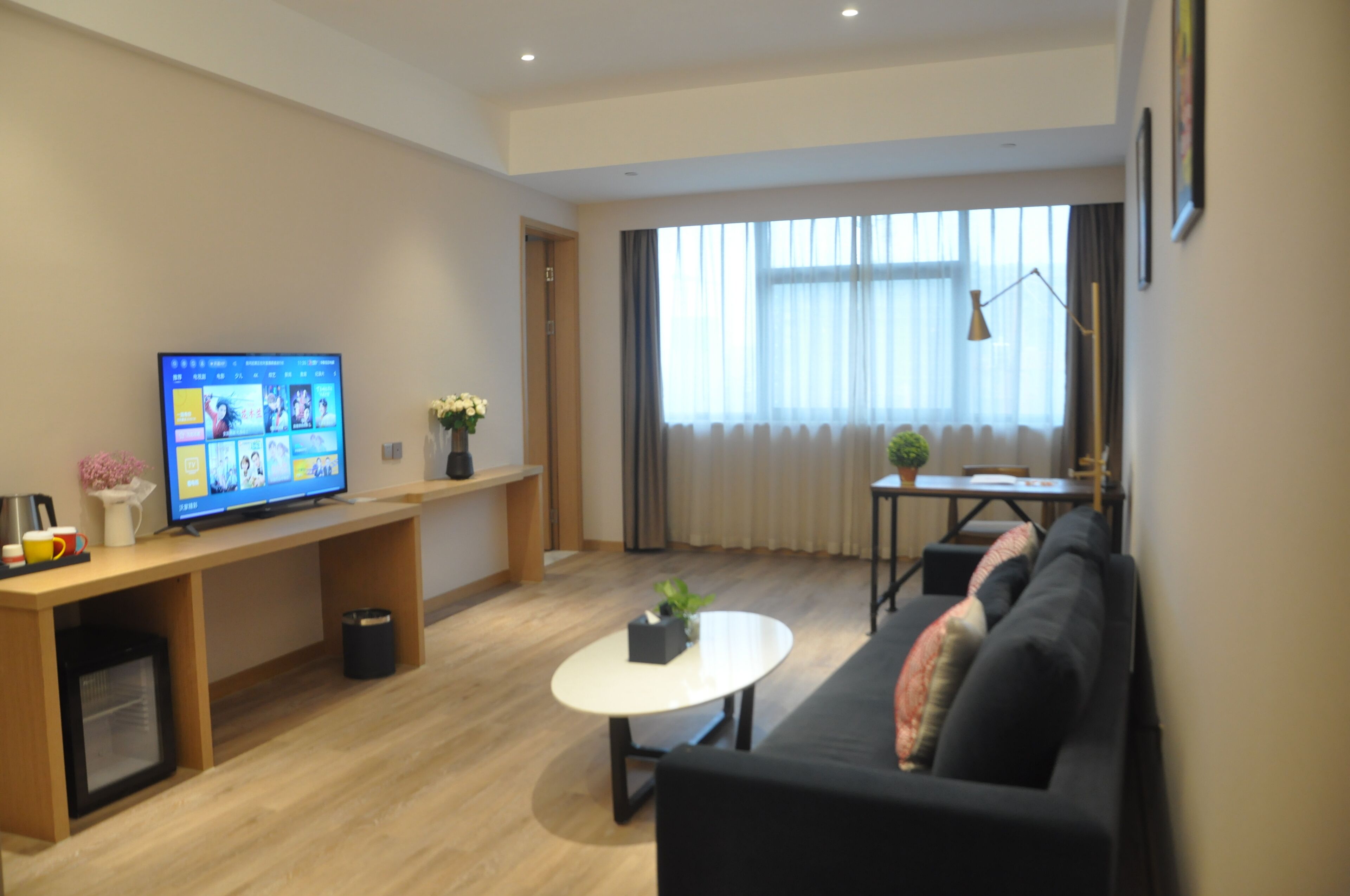 Business Suite | In-room safe, blackout drapes, iron/ironing board, free WiFi