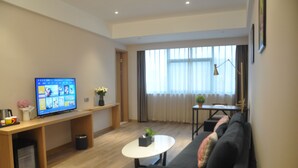 商务套房（北面） | 客房内保险箱、遮光窗帘、熨斗/熨板、免费 WiFi