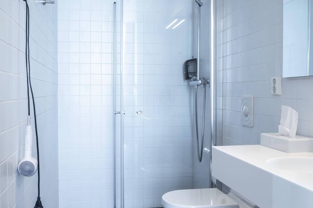 shower, hair dryer, heated floors, towels