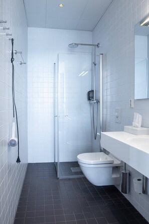 Dusche, Haartrockner, Fußbodenheizung (Badezimmer), Handtücher