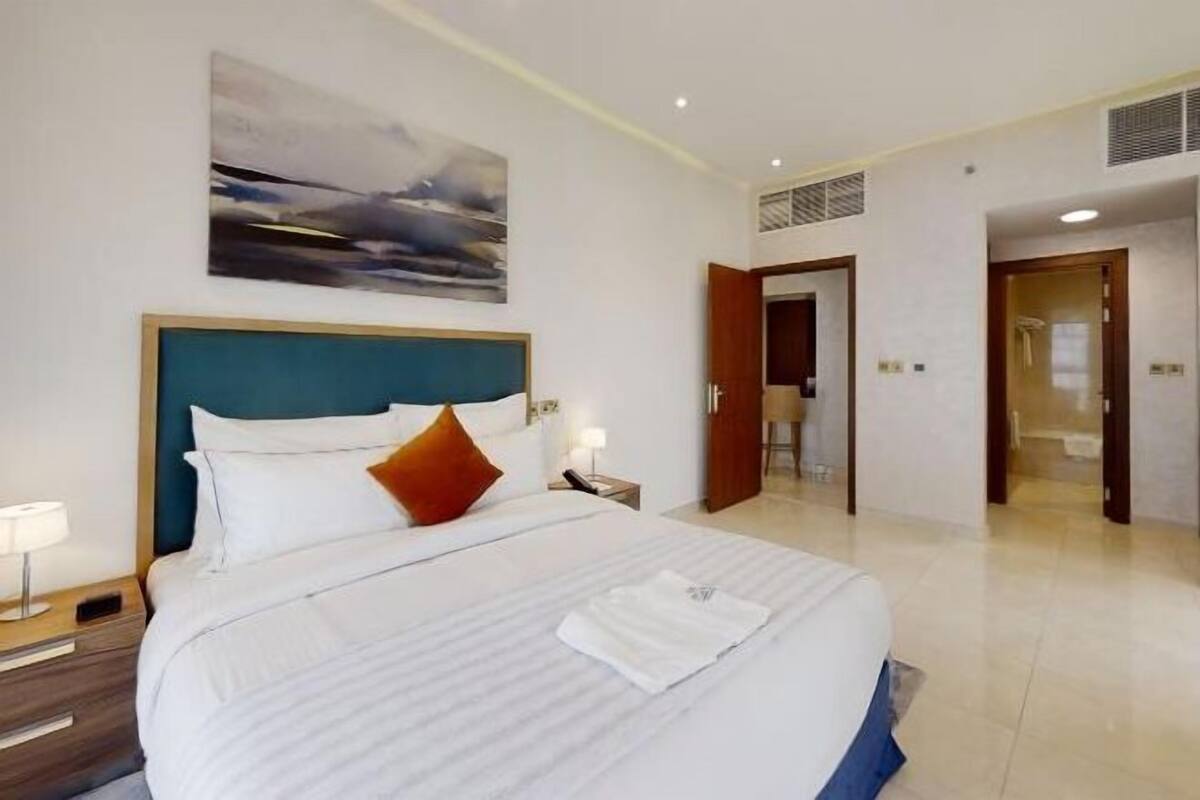 Pillowtop beds, in-room safe, individually furnished, desk