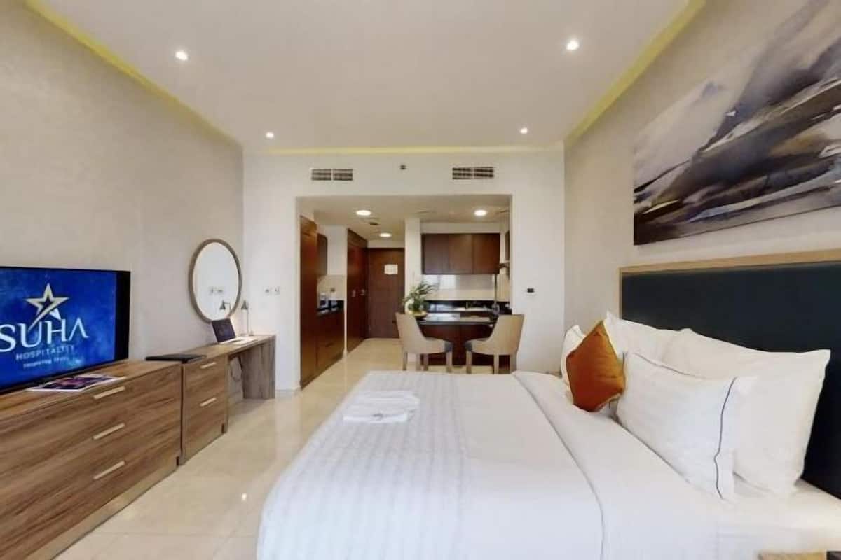 1 bedroom, pillow-top beds, in-room safe, blackout curtains