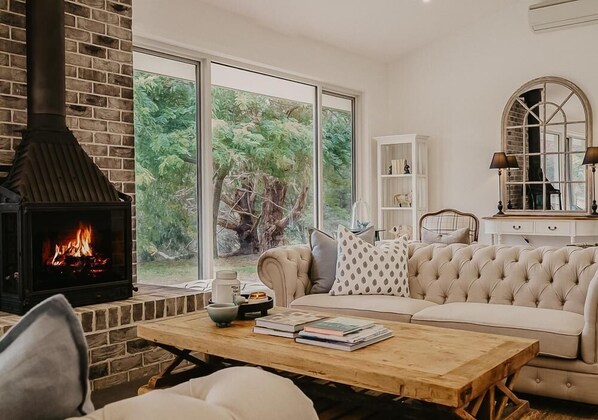 TV, fireplace
