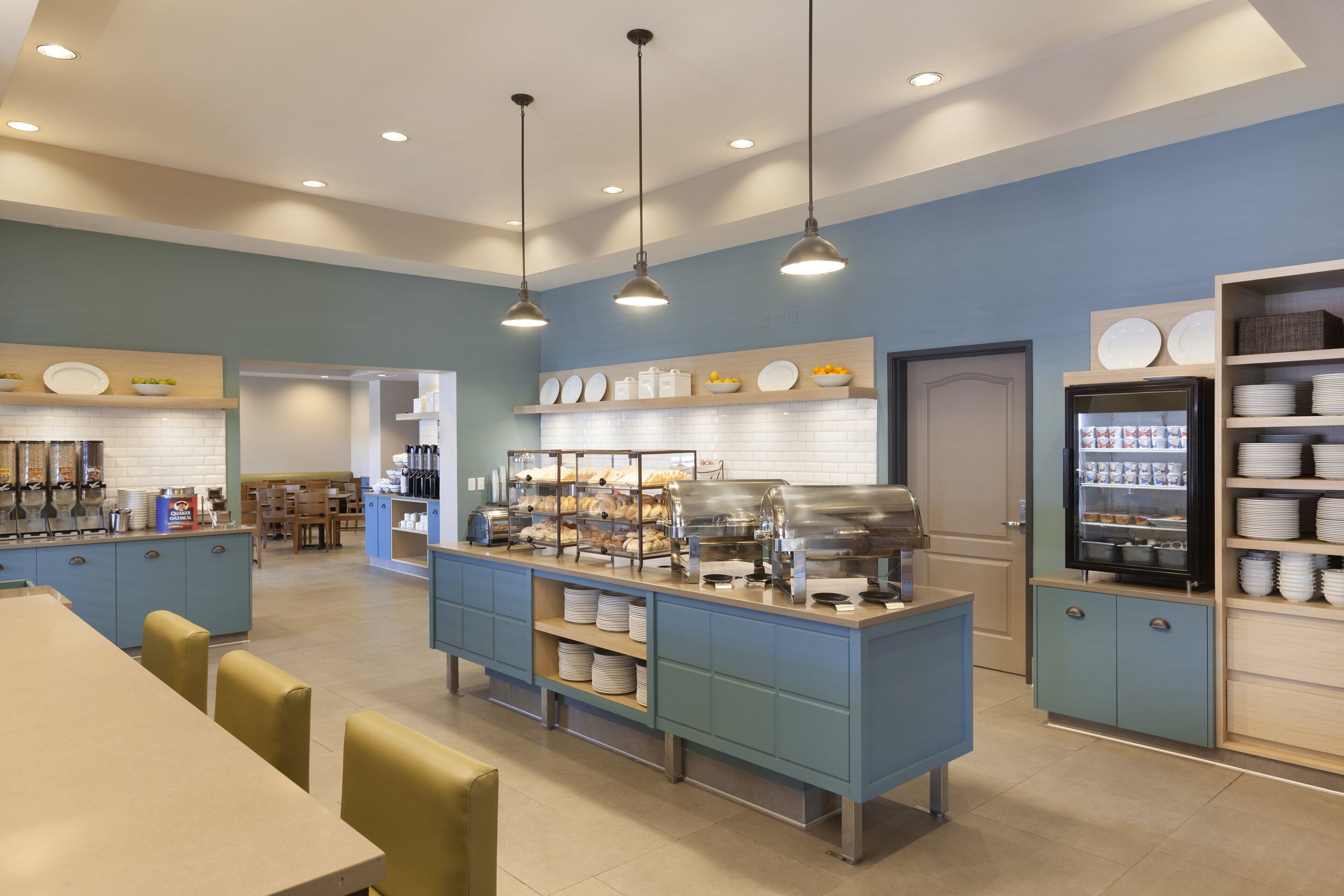 free daily full breakfast