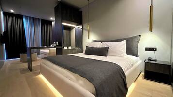 Superior Suite with Terrace | Egyptian cotton sheets, premium bedding, minibar, in-room safe