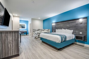 Suite, 1 King Bed, Smoking, Jetted Tub
