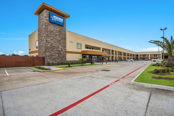 Exterior - Americas Best Value Inn & Suites Houston at Hwy 6 (Houston)