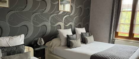 Triple Room | 1 bedroom, individually decorated, individually furnished, desk