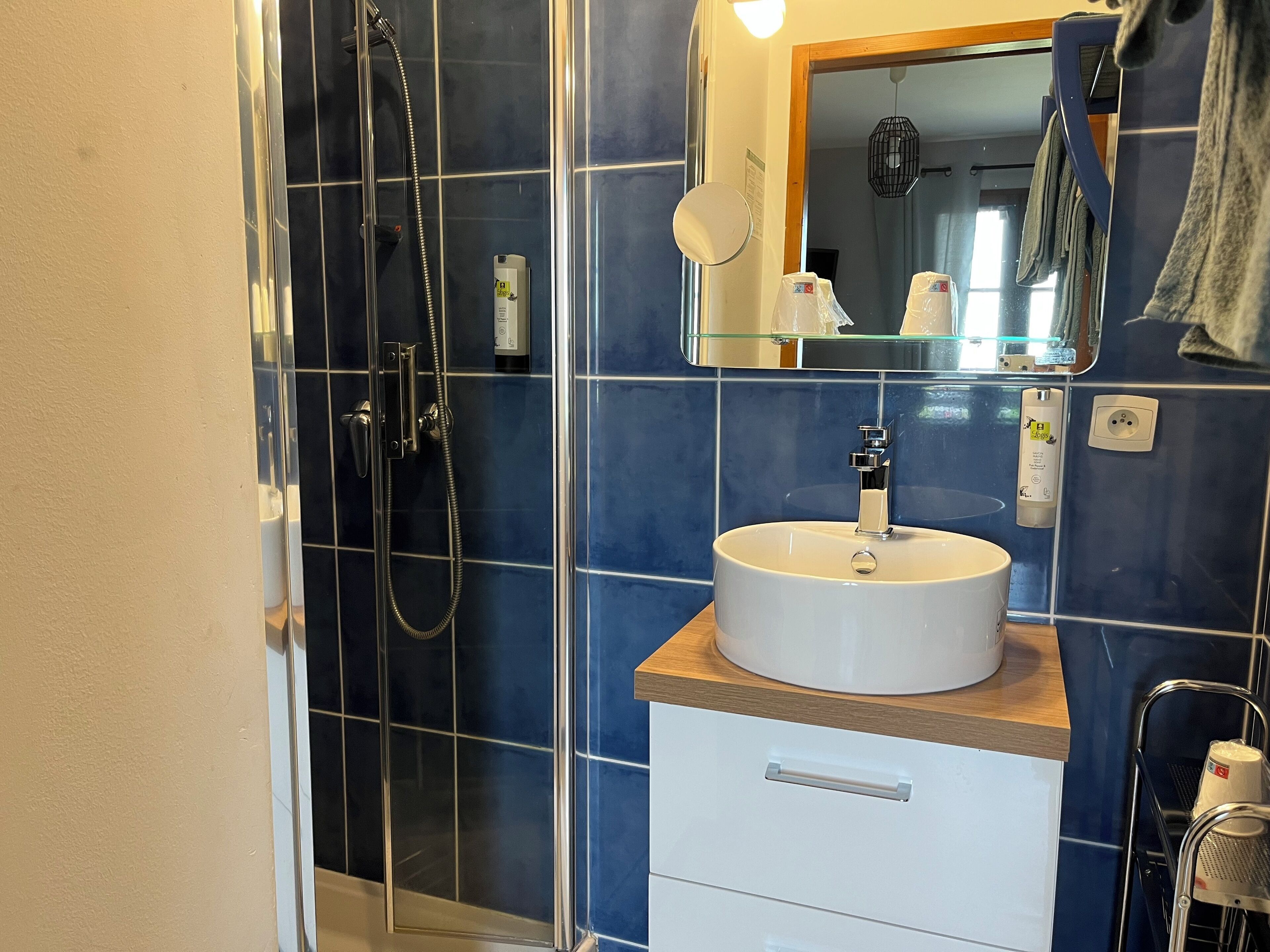 family room | bathroom | free toiletries, hair dryer, towels, soap