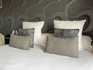 Triple Room | Individually decorated, individually furnished, desk, laptop workspace - Hotel Les Confins du Perche (Sceaux-sur-Huisne)