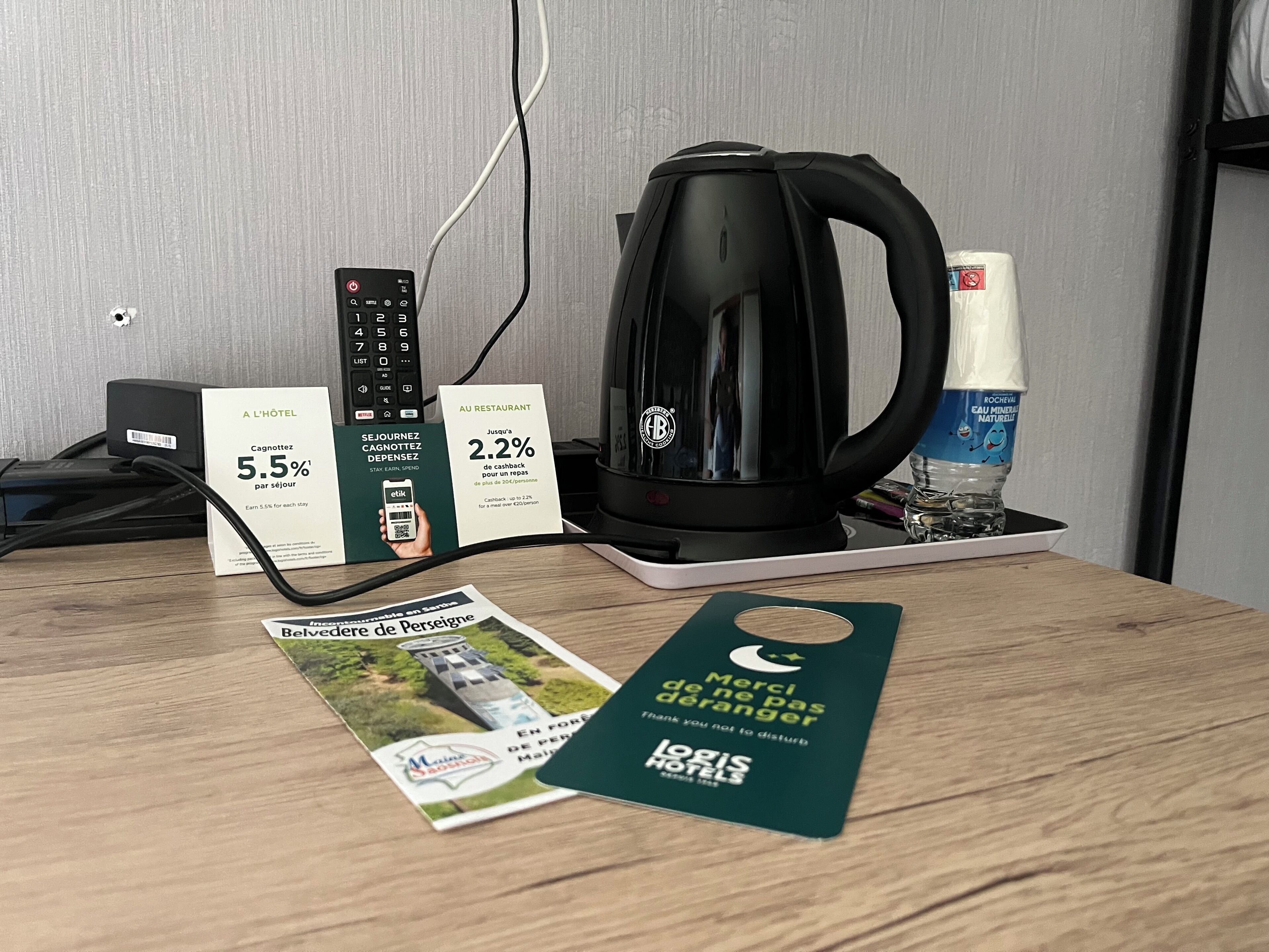 1 bedroom, individually decorated, individually furnished, desk