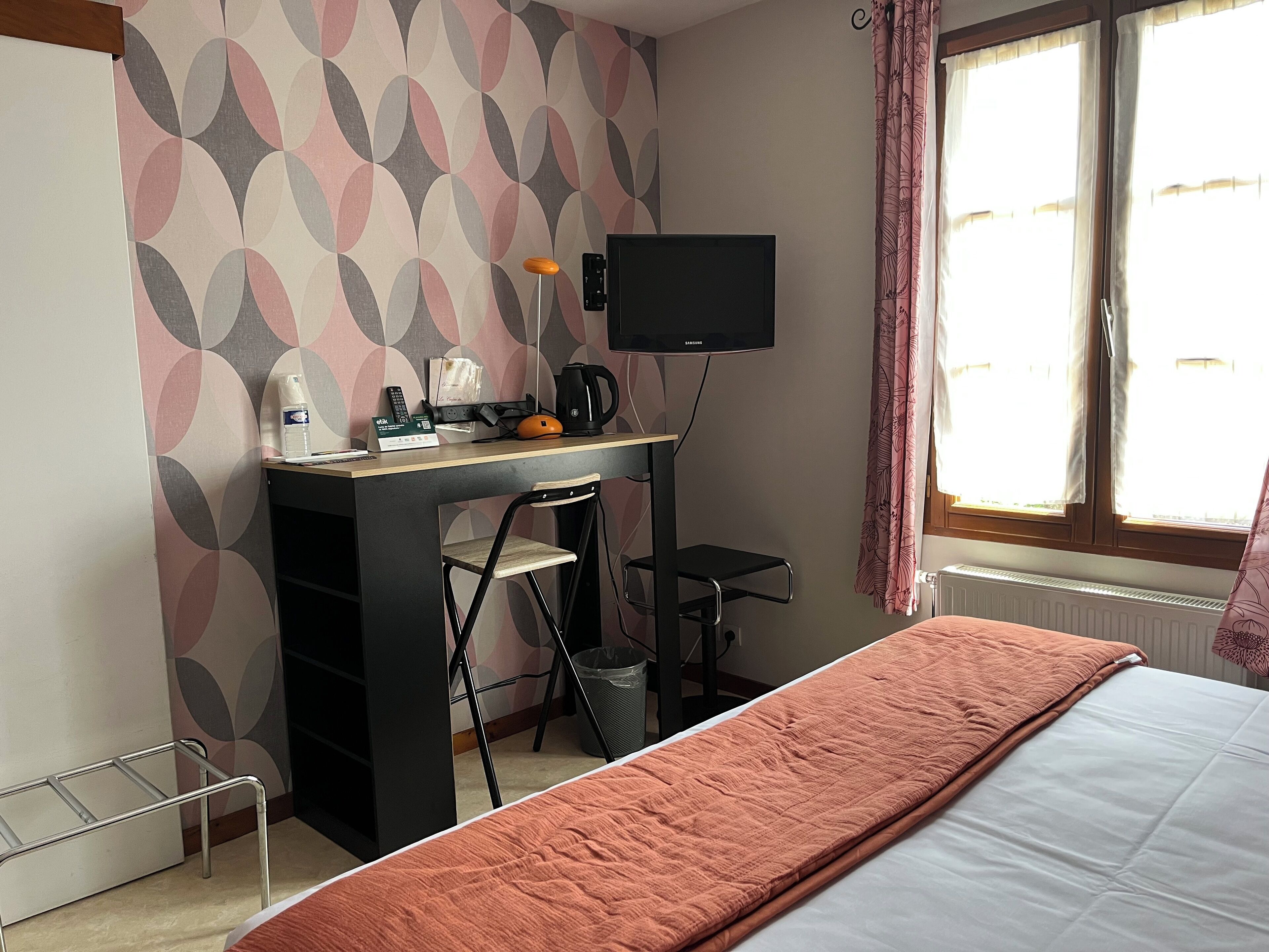 triple room | 1 bedroom, individually decorated, individually furnished, desk