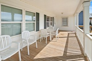 Outdoor dining - Classic oceanfront beach escape! (North Myrtle Beach)